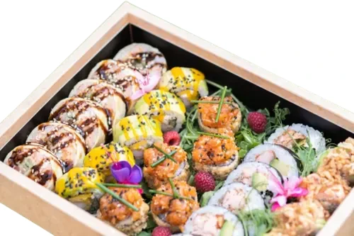 Pudełko papierowe na sushi 30x22x5cm kraft-czarne+ sushii (1).webp