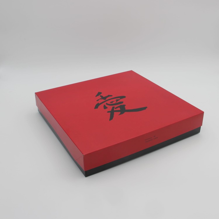 Pudełko papierowe na sushi 32x32x5cm czarne-czerwone.JPG