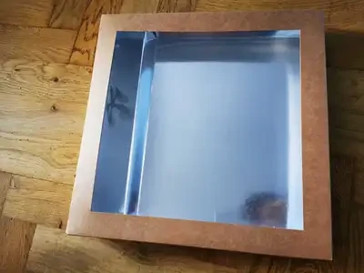 Wkladka srebrna papierowe opakowanie na sushi.webp