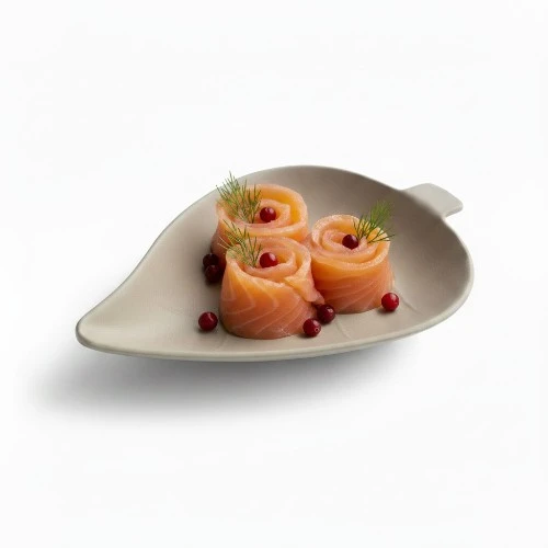Fingerfood z trzciny cukrowej Liść z porcją łososia.webp