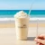 Kubek PET 300ml ø95mm z nadrukiem Pakowanko  tło plaża.webp