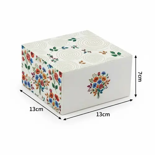 Opakowanie cukiernicze białe 130x130x70mm z nadrukiem.webp